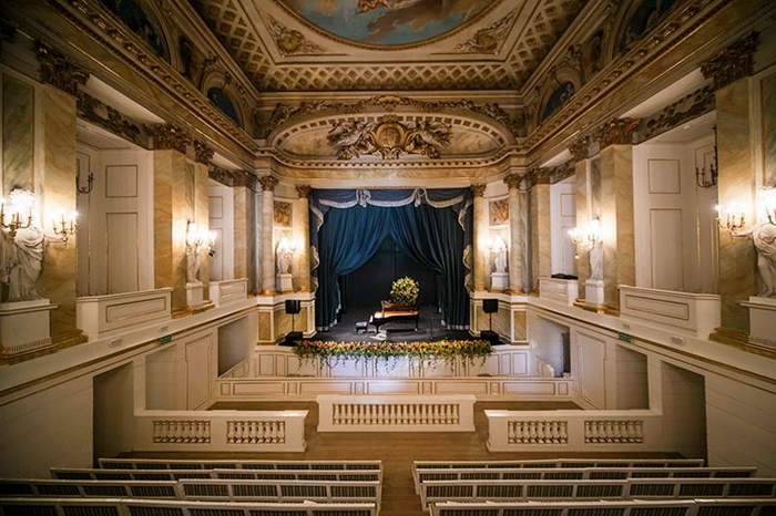 Королівський театр в Старій оранжереї в палаці в Лазєньках у Варшаві, де сяяла Любомирська. Сучасне фото 