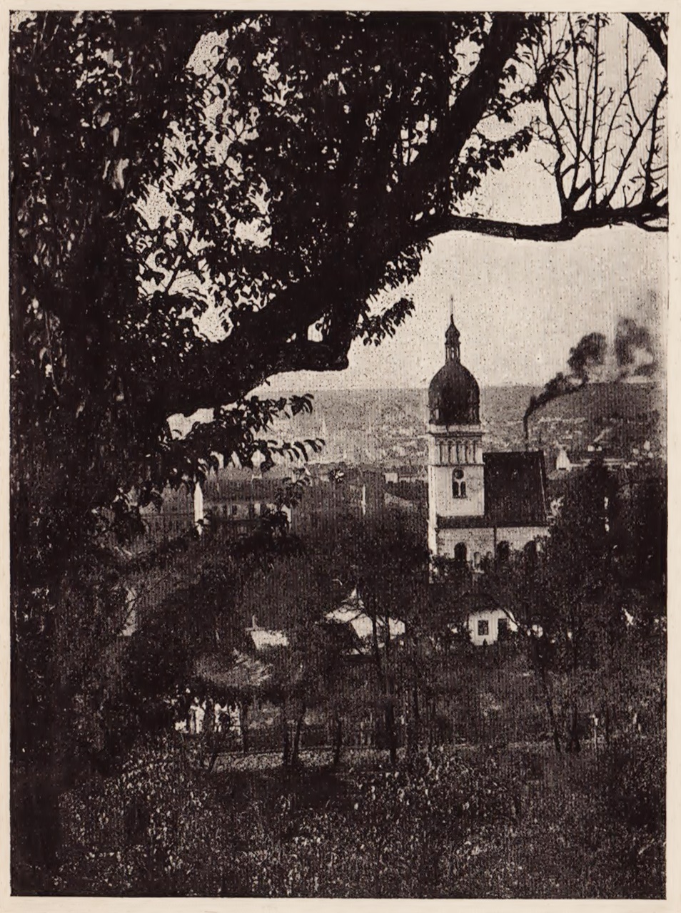Б.Борщ. П'ятницька церква.Каталог ІІІ виставки УФОТО "Львів у світлині", 1932 р. (збірка Львівського Фотомузею)
