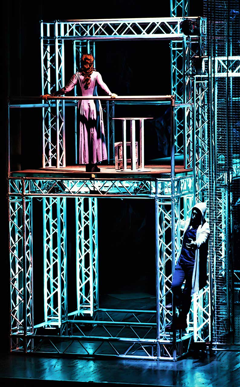 Ліва платформа. Дія по вертикалі. Світлив Юрій Ямаш.