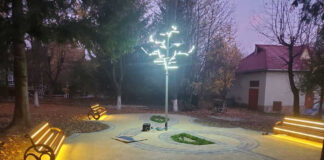 Музичний сквер у Трускавці. Світлив Андрій Кульчинський