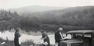 Туристи біля Синевира Фото: zakarpati.cz