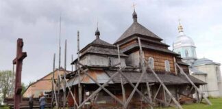 Дерев’яний храм Успіння Пресвятої Богородиці 17 століття у Кліцько