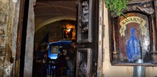 Кав'ярня "Під синьою пляшкою"