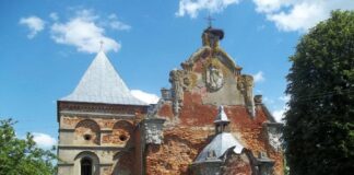 Костел Архістратига Михаїла у містечку Стара Сіль