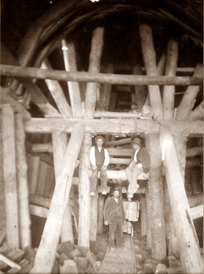 Робітники прокладають залізницю Самбір-Сянки, 1903-1905 рр.