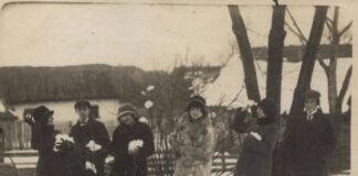 1925 рік. Ці ошатні панянки з Березного. Світлина з родинного архіву Галини Бас (опубліковано на фейсбук-сторінці Березнівського краєзнавчого музею)