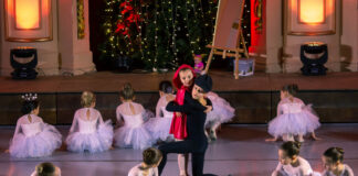 Сцена з вистави "Мрії маленької Еліс". Світлила Анастасія Іванова