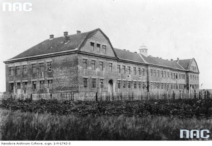 Судова вишня, початкова школа, фото 1934 року Судова вишня, початкова школа, фото 1934 року