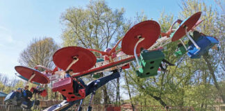 Атраціон "Орбіта" в Парку культури та відпочинку.