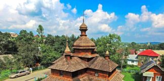 Церква Успіння Богородиці (1739 р.) у с. Гвізд. Світлину взято з texty.org.ua