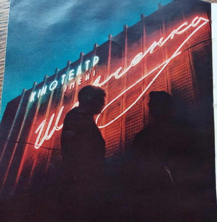 Фасад кінотеатру після чергової реконструкції на початку 1960-х. З’явилась неонова вивіска з назвою, але вже українською мовою