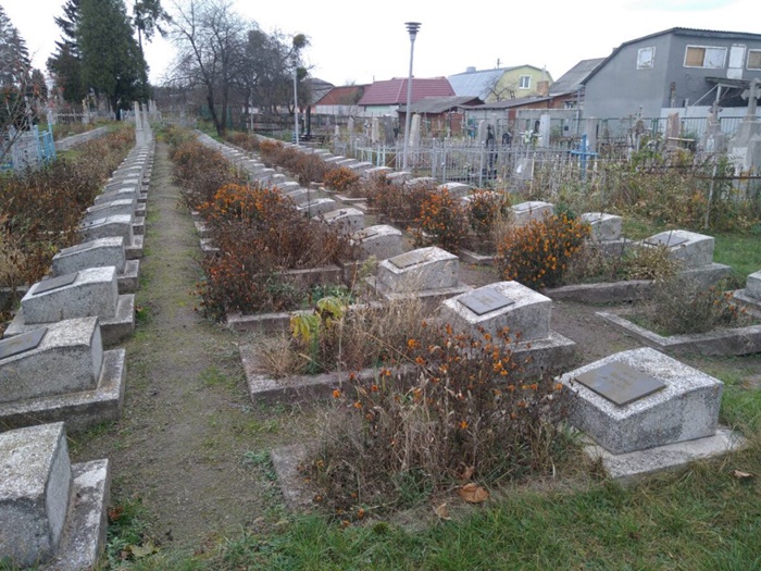 Поховання померлих від ран у рівненських госпіталях. Сучасне фото