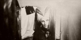 Входження в образ. Алла Жуковська за гримувальним столом