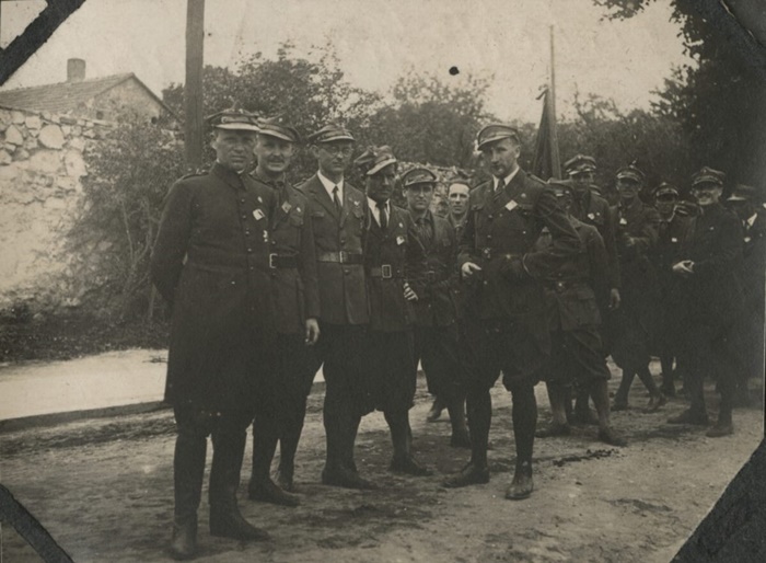 Маріан Лузар у війську. На фото – перший ліворуч