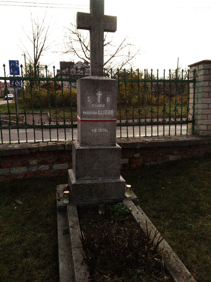 Скромна могила легенди польського харцерства