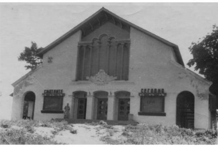 Кінотеатр здали в експлуатацію, але підходи до нього ще необлаштовано