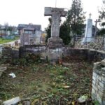 А це понівечене поховання вже, вочевидь, і не дізнатись, кому належало