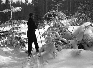 Ірина Макарушка (Пежанська) на лещетарській прогульці. Світлив Олександер Пежанський