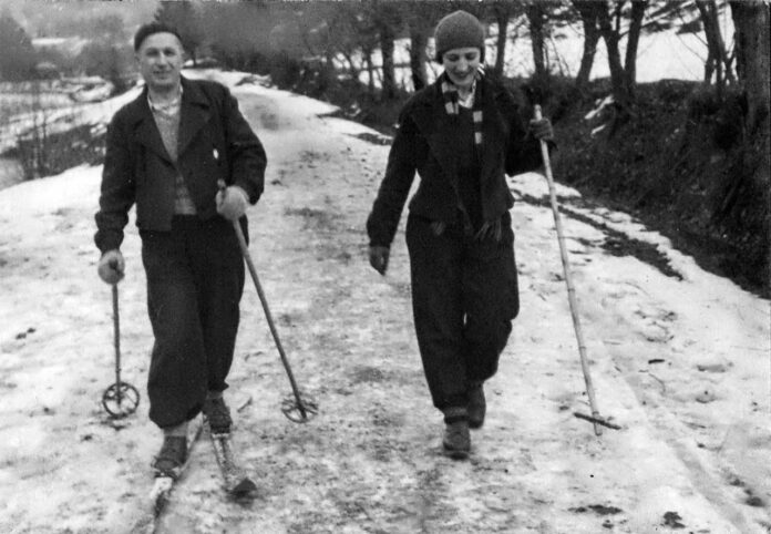 Андрій Палій та Ірина Макарушка (Пежанська) на лещетарській прогульці. КЛК, близько 1931-1938 років. З архіву Олександра Пежанського