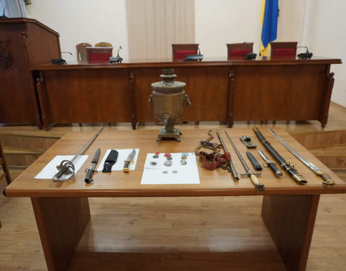 Історичні та культурні цінності, передані Львівською Митницею до музеїв. Фото Львівської Митниці