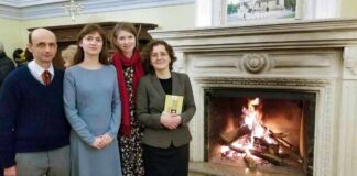 Під час презентації книжки, упорядниця п.Уляна Стеців-Тимчук (крайня справа)