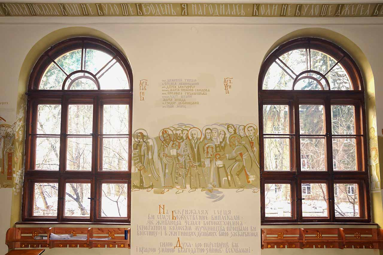 Відреставровані вікна в каплиці Стрітення УКУ. Реставратор Омелян Брездень