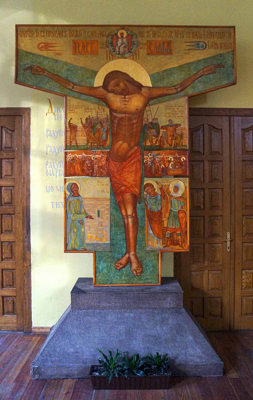 Хресне дерево, Розп’яття Христа із зображенням Софії-Премудрості в каплиці Стрітення УКУ. Автор Іванка Крип’якевич-Димид. Фото Богдана Зятика 2014 р.