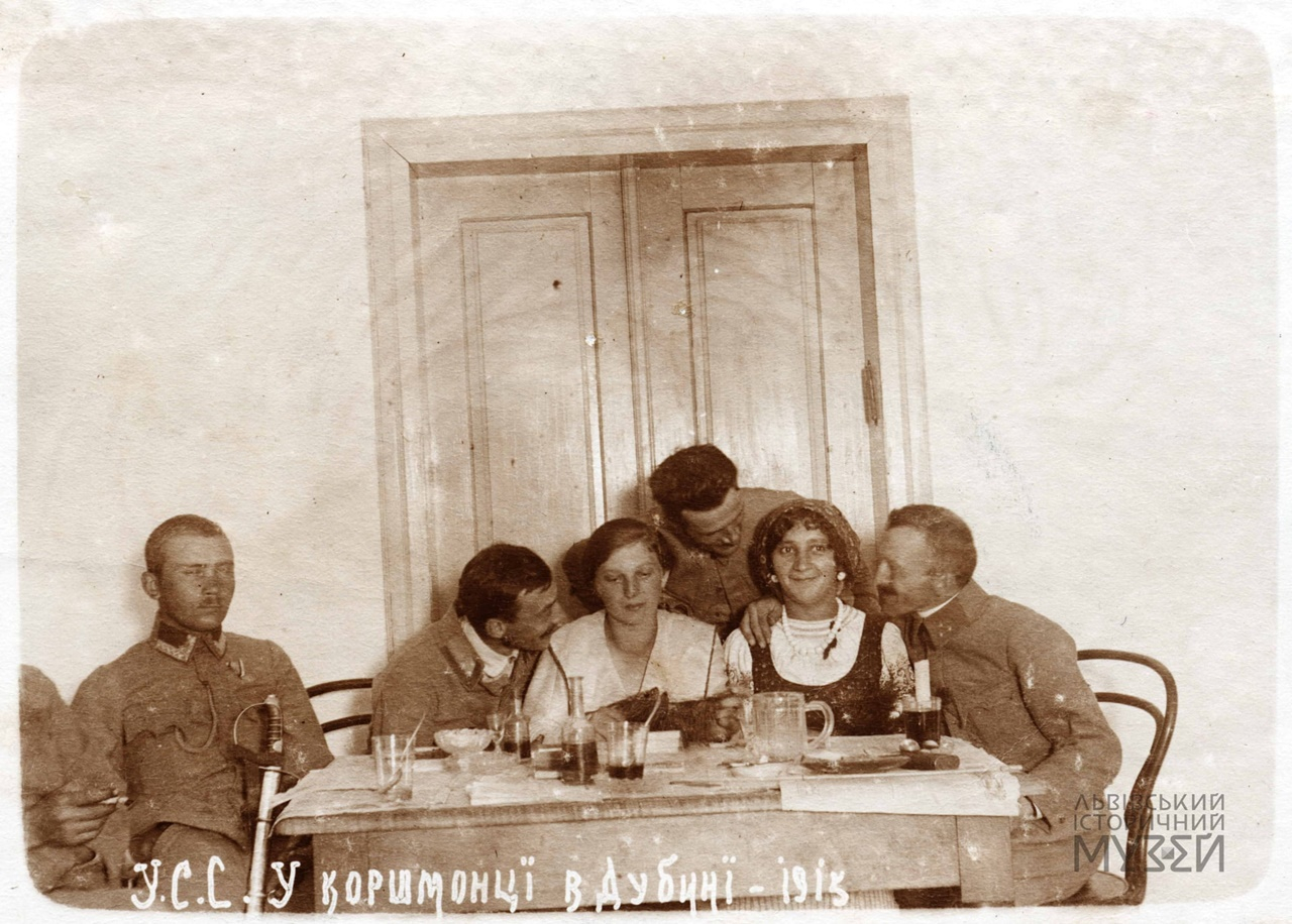 Українські січові стрільці у коршмонці в Дубині. 1915 р. Фондова колекція ЛІМ