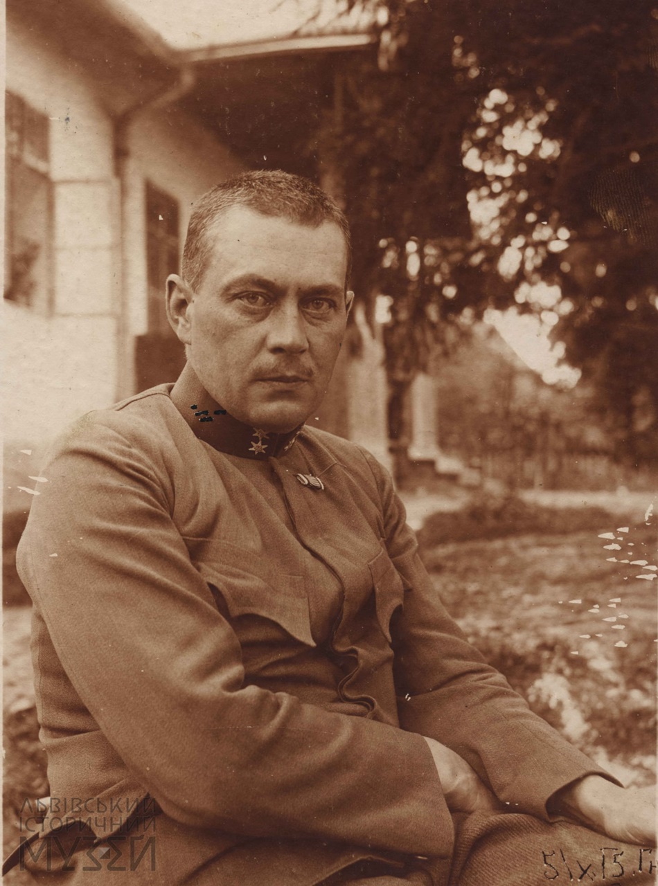 Михайло Миколайович Галущинський — український педагог, військовик, публіцист, культурно-освітній і громадсько-політичний діяч. Командант Легіону УСС, віце-маршал сенату Польської Республіки. Член Наукового товариства імені Шевченка. Фондова колекція ЛІМ