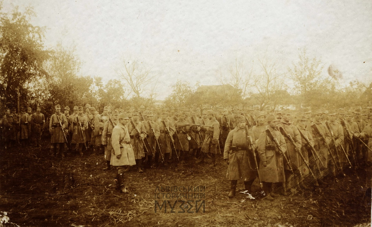 Сотня Сушка. Групове фото на майдані. Фондова колекція ЛІМ