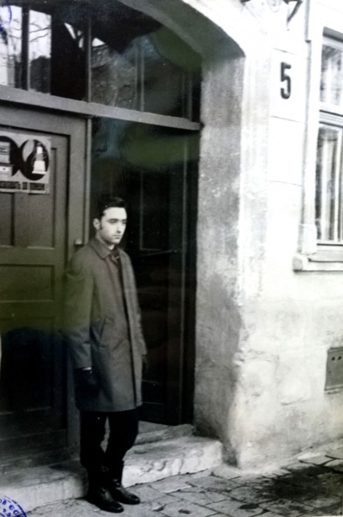 Добош біля помешкання Стефанії Гулик-Гнатенко на вулиці Декарта, 5