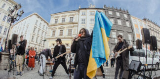 Концерт Саші Чемерова 27 березня 2022 року на Площі Ринок: зірки джазу і року на одній сцені. Світлив Юрій Грязнов