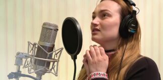 Співачка НІжНА