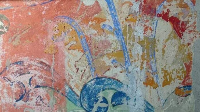 В актовому залі колишнього Польського педагогічного товариства виявили сецесійні розписи. Фото Ірини Гірної В актовому залі колишнього Польського педагогічного товариства виявили сецесійні розписи. Фото Ірини Гірної