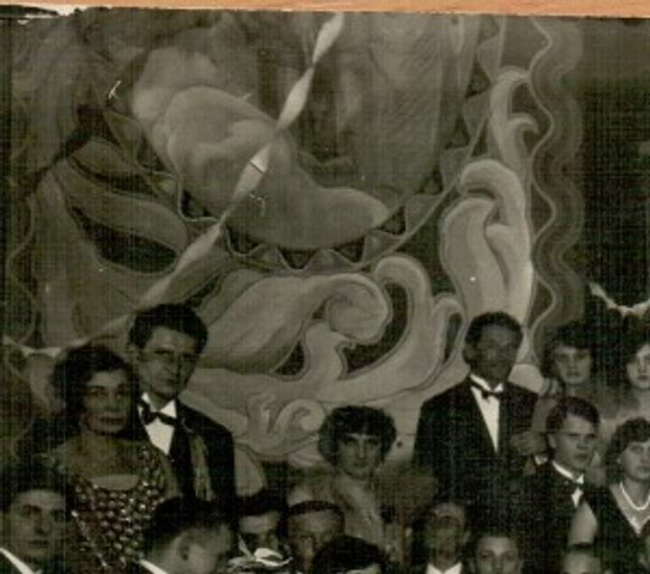 На фото видно фрагмент стінопису у великій залі, лютий 1929 року бал ветеринарів