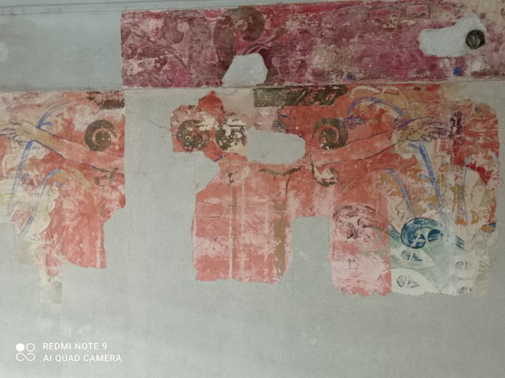 В актовому залі колишнього Польського педагогічного товариства виявили сецесійні розписи. Фото Ірини Гірної