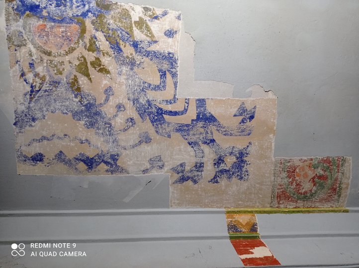 В актовому залі колишнього Польського педагогічного товариства виявили сецесійні розписи. Фото Ірини Гірної