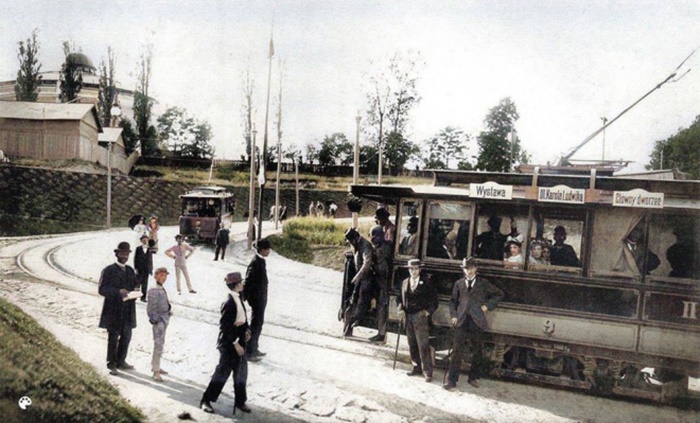 Трамвайні вагони на лінії до Галицької виставки крайової. Саме на цій лінії відбулася аварія у день відкриття 5 червня 1894 р.