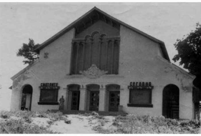 Кінотеатр здали в експлуатацію, але підходи до нього ще необлаштовано