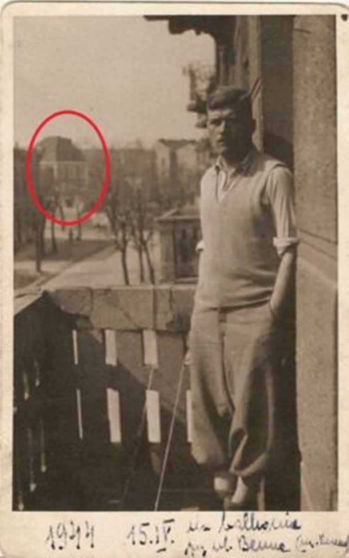 Вигляд на вулицю та площу Бема – посеред плоші будівля лазні.