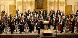 Академічний симфонічний оркестр філармонії. Диригент Володимир Сивохіп