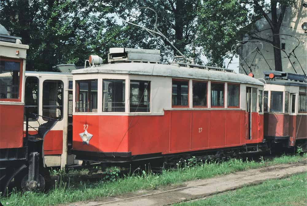 Службовий вагон № 27, збудований на базі візка і рами вагону «Weitzer Graz» (тип 26) 1899 року випуску. 1990 р. Автор фото – Томас Е. Фішер