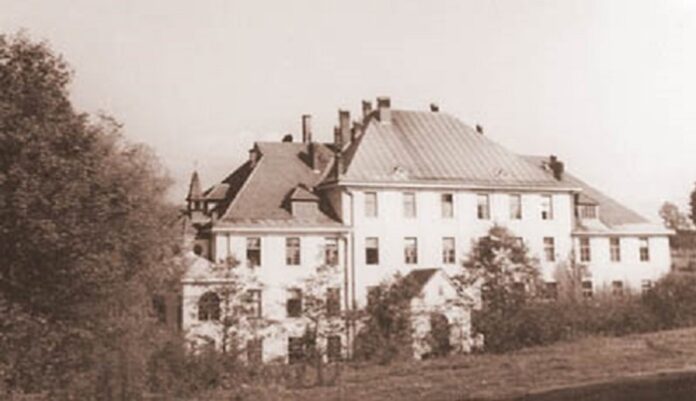 Приватна школа для жінок на Снопкові, поч. ХХ ст.