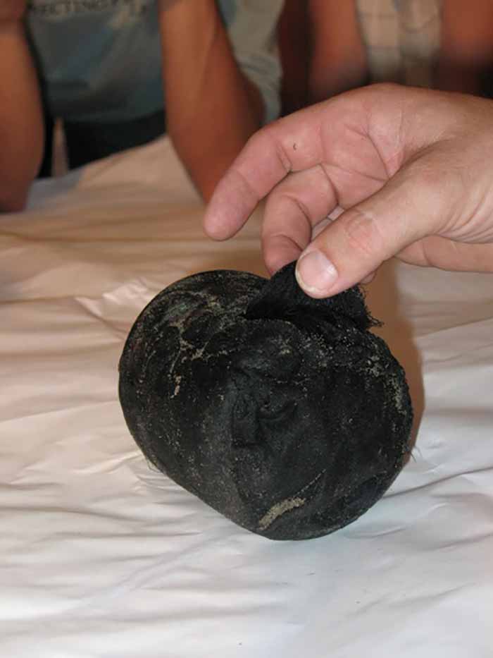 Розвертання частини прапора пластового куреня “Лісові Чорти”. 7 червня 2007 р.