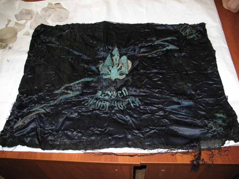 Віднайдена частина прапора пластового куреня “Лісові Чорти”. 7 червня 2007 р.