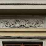 Крилаті створіння на вул. Коперника, 26 (фото Zommersteinhof)