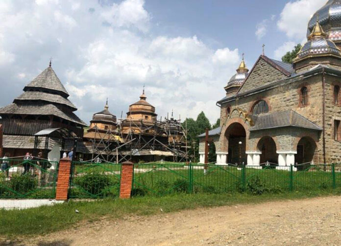 Ісаївські церкви, або бойківська автентика та український модерн