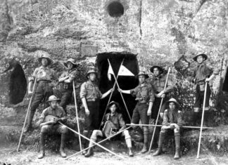 Перша мандрівка «Лісових Чортів». На скелях біля с. Розгірче. Липень 1922 р.