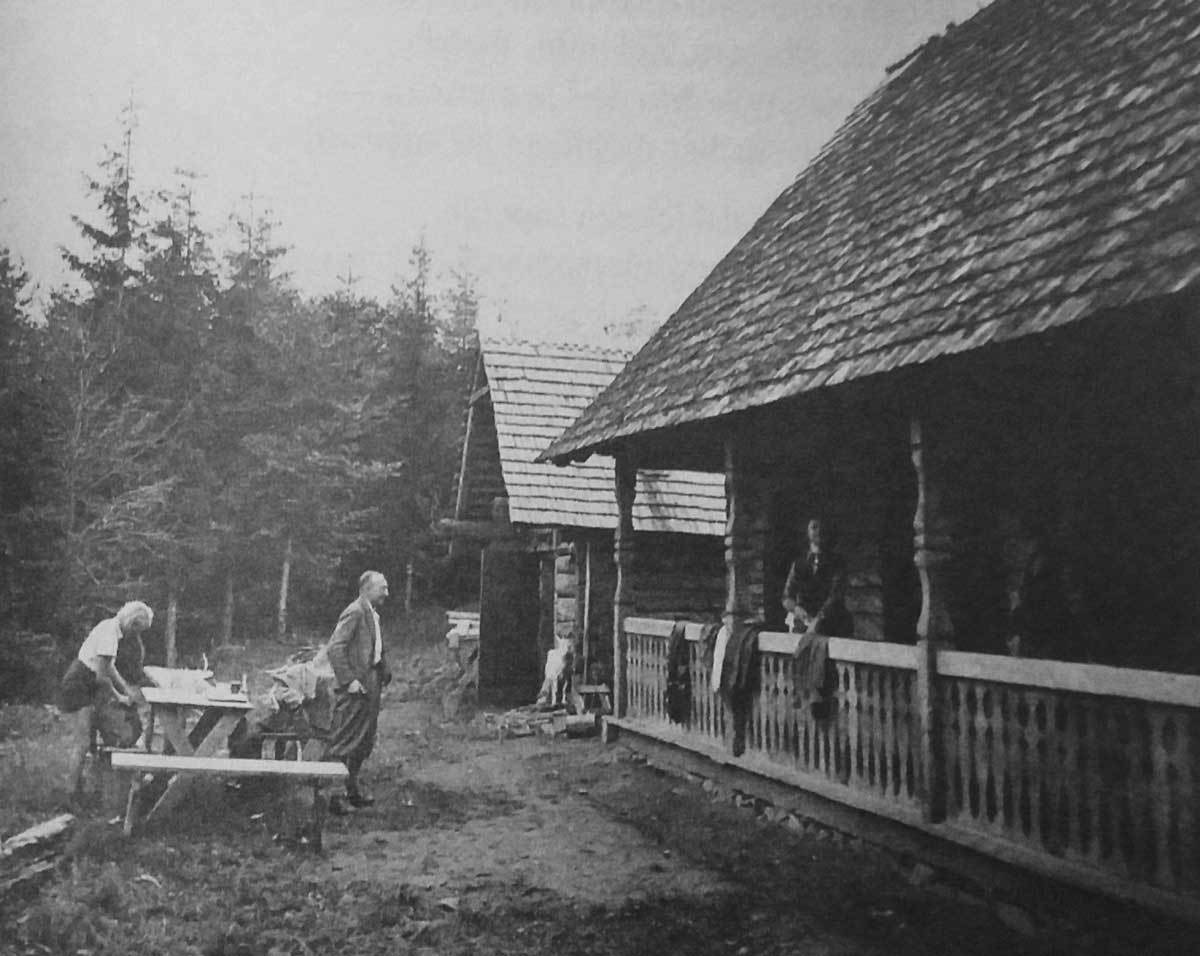 Схроніско ПТТ на Черенищі під хребтом Парашки (фото з колекції М. Орловича)