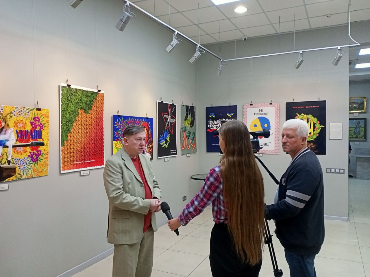 Відкриття виставки воєнного плакату "Україна переможе!"